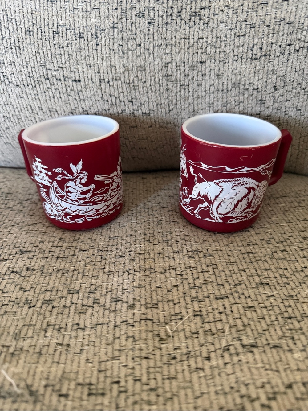 Red Ceramic Woodland Mug Set - Classic Outdoor Scene